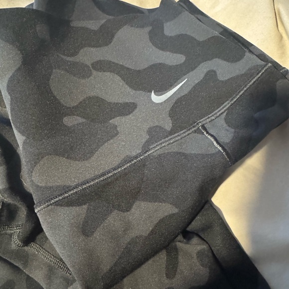Nike universal Dark Camouflage Leggings Dri-fit. Only wore them once. - Picture 4 of 5